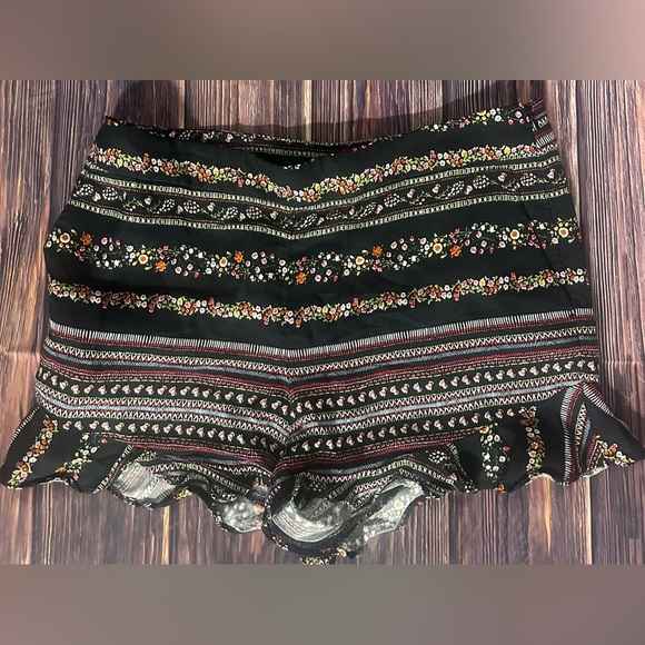 LOFT Floral Striped Women's Shorts Size 8 - Picture 1 of 9